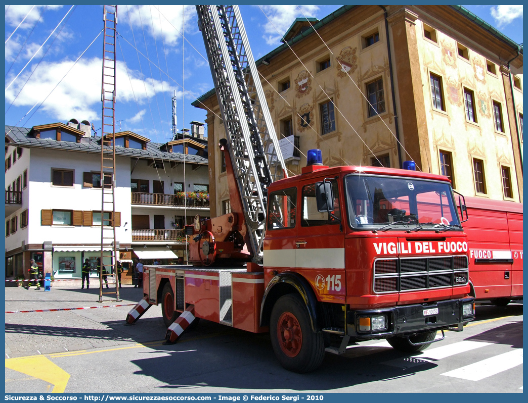 VF 10050
Corpo Nazionale Vigili del Fuoco
Fiat 684N
Allestitore Magirus Macchi
Parole chiave: VVF;V.V.F.;Corpo;Nazionale;Vigili;del;Fuoco;AutoScala;AS;Fiat;684N;Magirus;Macchi