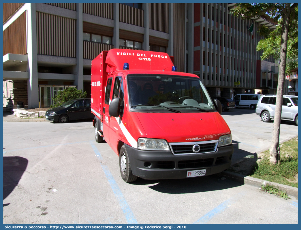 VF 25304
Corpo Nazionale Vigili del Fuoco
Fiat Ducato II serie restyling 

Parole chiave: VF;V.F.;VVF;V.V.F.;Corpo;Nazionale;Vigili del Fuoco;Vigili;Fuoco;Fiat;Ducato III serie;25304