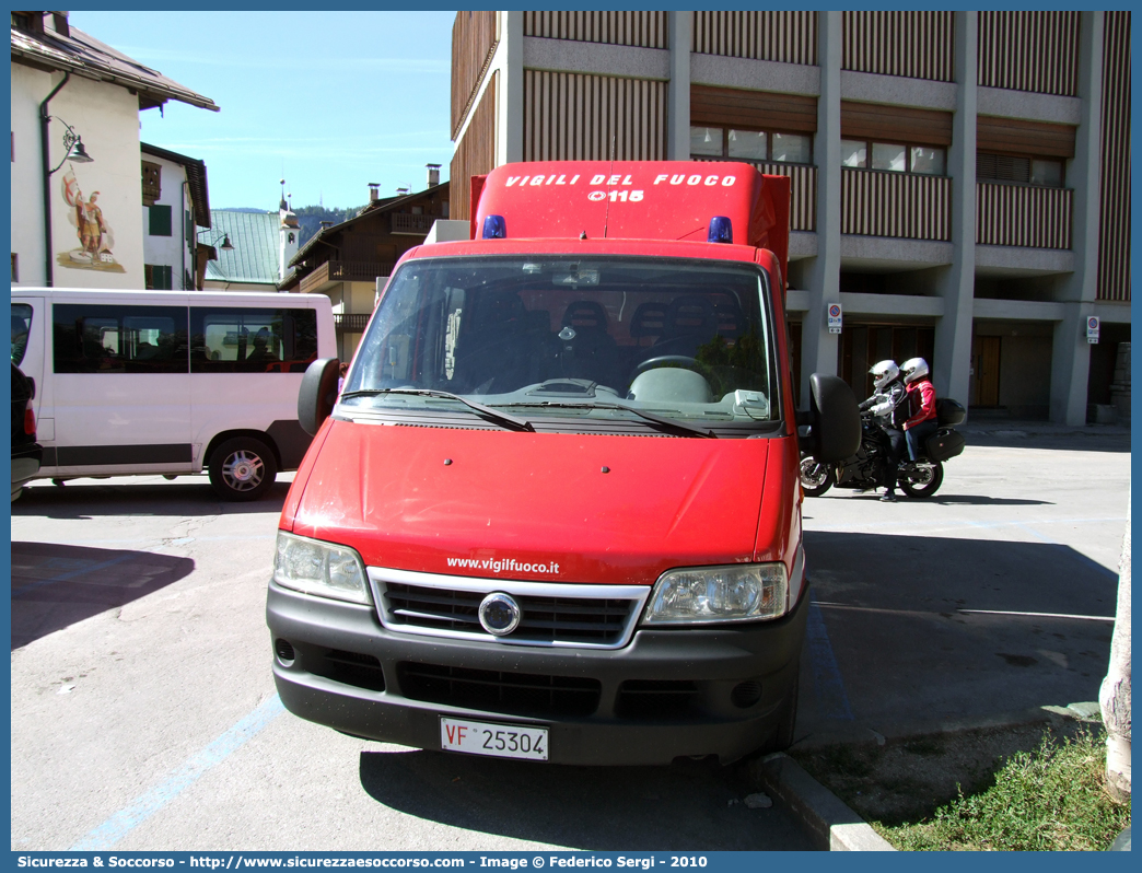 VF 25304
Corpo Nazionale Vigili del Fuoco
Fiat Ducato II serie restyling 

Parole chiave: VF;V.F.;VVF;V.V.F.;Corpo;Nazionale;Vigili del Fuoco;Vigili;Fuoco;Fiat;Ducato III serie;25304