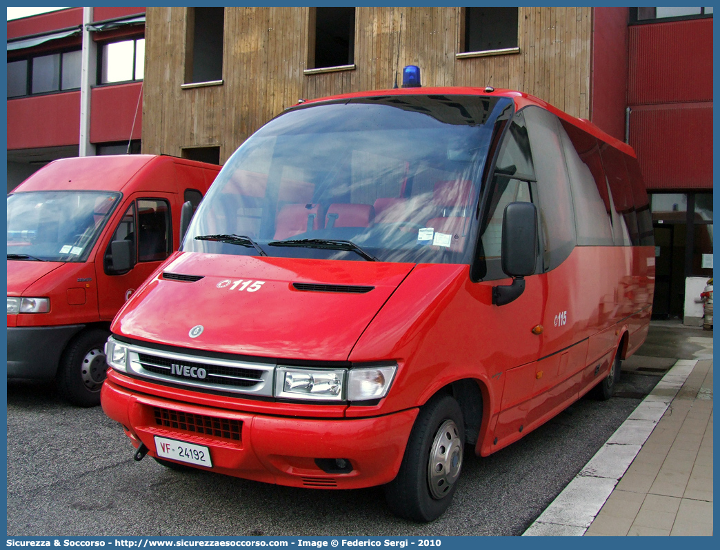 VF 24192
Corpo Nazionale Vigili del Fuoco
Iveco Tourys 24 III serie
Parole chiave: VVF;V.V.F.;Corpo;Nazionale;Vigili;del;Fuoco;Iveco;Daily;Tourys