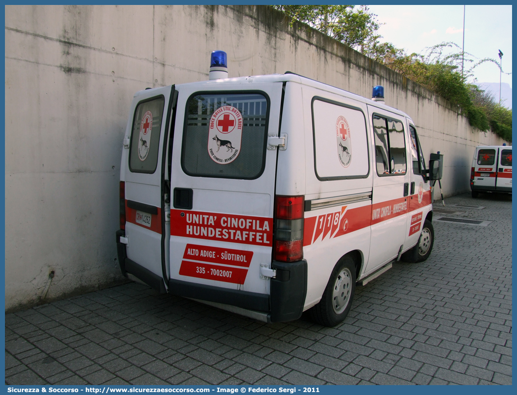 CRI 14262
Croce Rossa Italiana
Alto Adige - Sudtirol
Fiat Ducato II serie
Unità Cinofila
Parole chiave: CRI;C.R.I.;Croce Rossa Italiana;Cinofili;Unità;Cinofila;Cinofile;Soccorsi;Speciali;Fiat;Ducato;Alto Adige;Sudtirol;14262