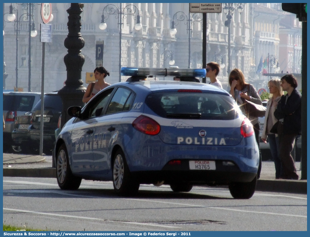 Polizia H3765
Polizia di Stato
Squadra Volante
Fiat Nuova Bravo
(I fornitura)
Parole chiave: PS;P.S.;Polizia;Polizia di Stato;Squadra;Volante;Fiat;Nuova;Bravo;H3765