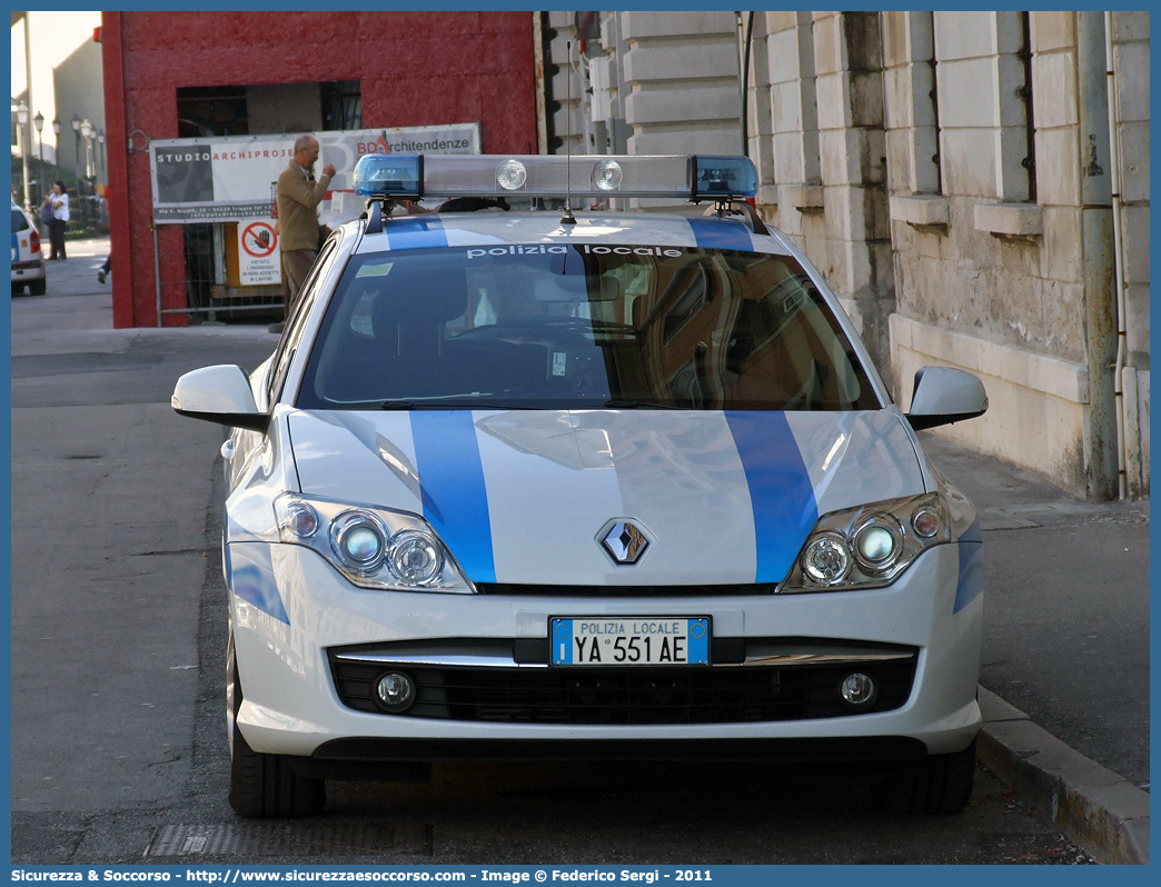 Polizia Locale YA551AE
Polizia Locale
Comune di Trieste
Renault Laguna SporTour
Allestitore Focaccia Group S.r.l.
Parole chiave: Polizia;Municipale;Locale;Trieste;Renault;Laguna;SporTour;YA551AE;Focaccia