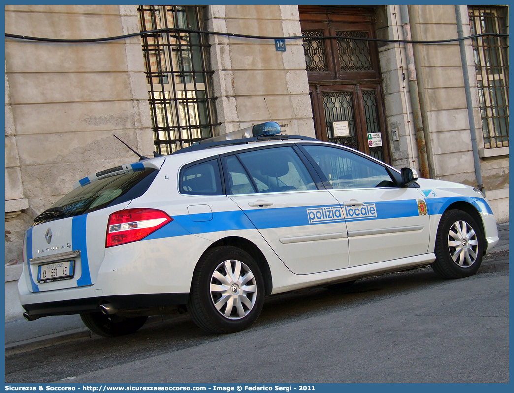 Polizia Locale YA551AE
Polizia Locale
Comune di Trieste
Renault Laguna SporTour
Allestitore Focaccia Group S.r.l.
Parole chiave: Polizia;Municipale;Locale;Trieste;Renault;Laguna;SporTour;YA551AE;Focaccia