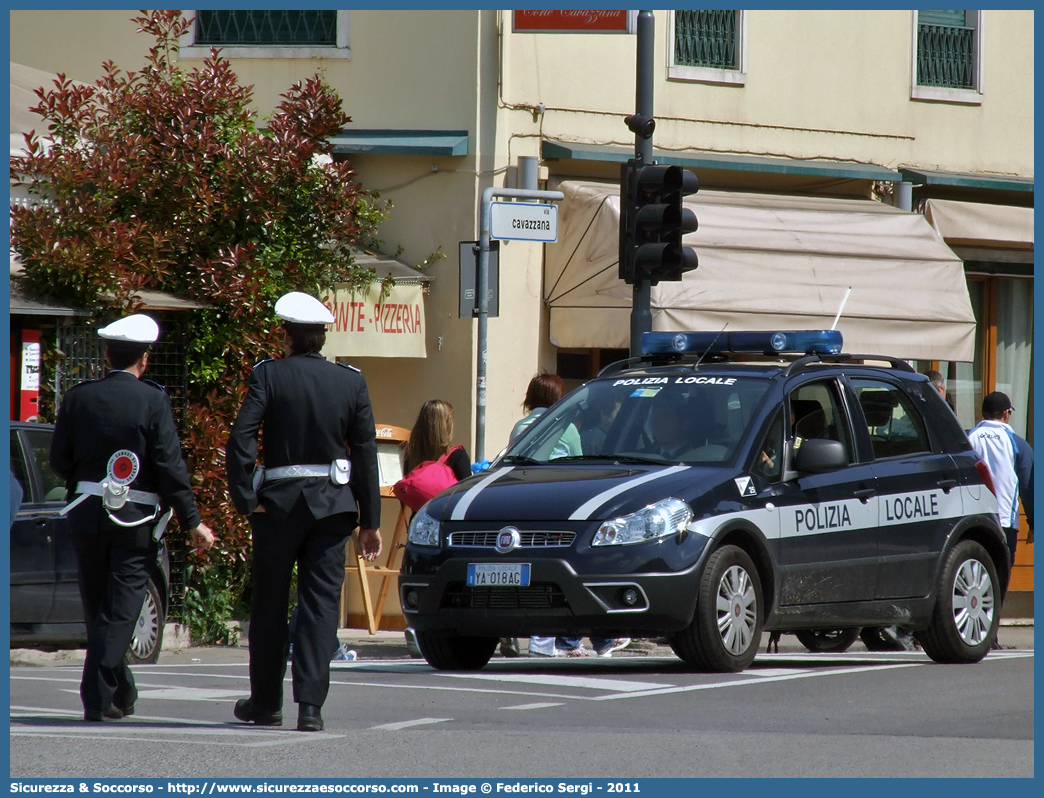 Polizia Locale YA018AG
Polizia Locale
Comune di Padova
Fiat Sedici II serie
Allestitore Focaccia Group S.r.l.
Parole chiave: Polizia;Locale;Municipale;Padova;Fiat;Sedici;YA018AG;YA 018 AG;Focaccia