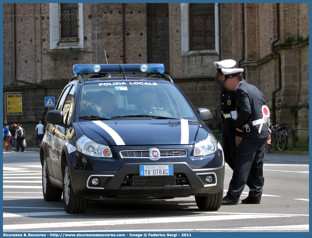 Polizia Locale YA018AG
Polizia Locale
Comune di Padova
Fiat Sedici II serie
Allestitore Focaccia Group S.r.l.
Parole chiave: Polizia;Locale;Municipale;Padova;Fiat;Sedici;YA018AG;YA 018 AG;Focaccia