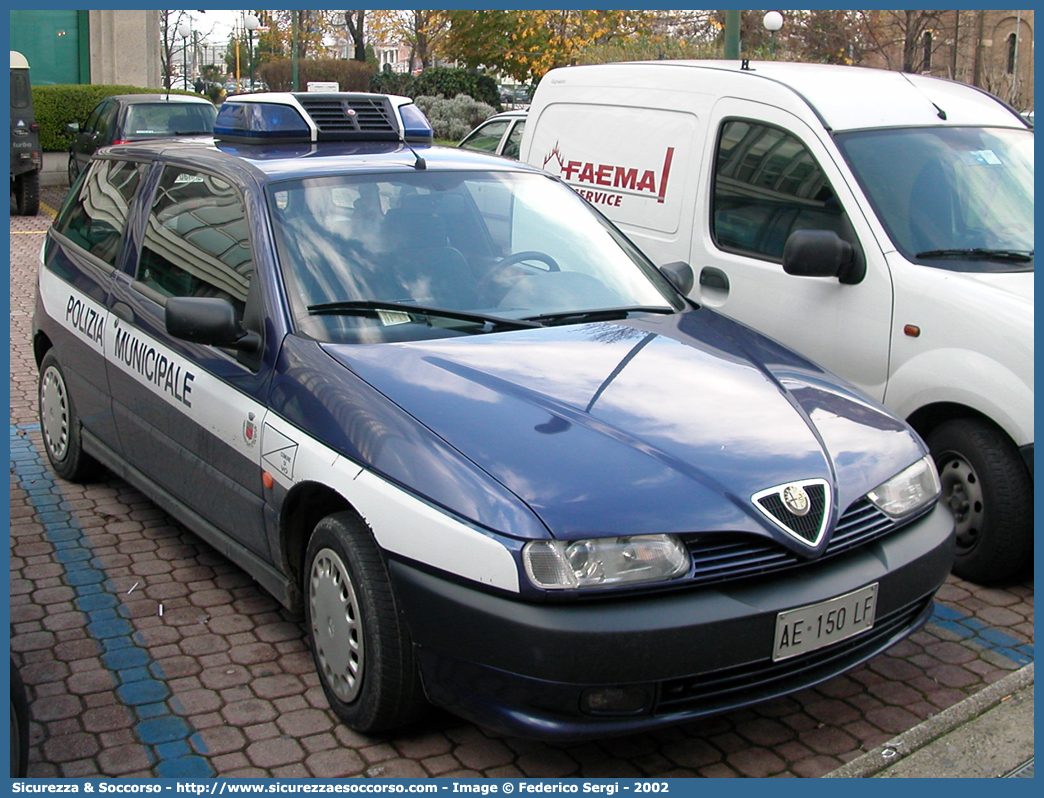 -
Polizia Municipale
Comune di Vò Euganeo
Alfa Romeo 145
Parole chiave: Polizia;Locale;Municipale;Vò Euganeo;Vo Euganeo;Alfa Romeo;145