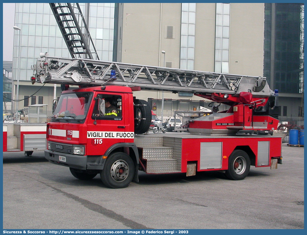 VF 16881
Corpo Nazionale Vigili del Fuoco
Iveco 109-14 Zeta
Allestitore Magirus
Parole chiave: VF;V.F.;VVF;V.V.F.;Corpo;Nazionale;Vigili del Fuoco;Vigili;Fuoco;AutoScala;AS;Iveco;109-14;Zeta;Magirus;16881