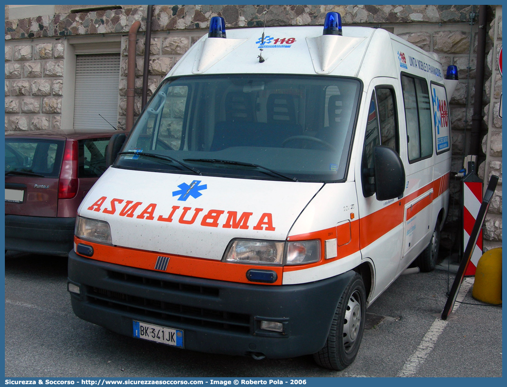 -
118 Mantova
Fiat Ducato II serie
Allestitore Vision S.r.l.
Parole chiave: 118;AREU;A.R.E.U.;S.S.U.Em.;SSUEm;Lombardia;Mantova;Ambulanza;Fiat;Ducato;Vision