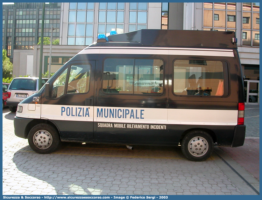 -
Polizia Municipale
Comune di Padova
Fiat Ducato II serie
Allestitore Orlandi S.r.l.
Parole chiave: Polizia;Locale;Municipale;Padova;Fiat;Ducato;Orlandi