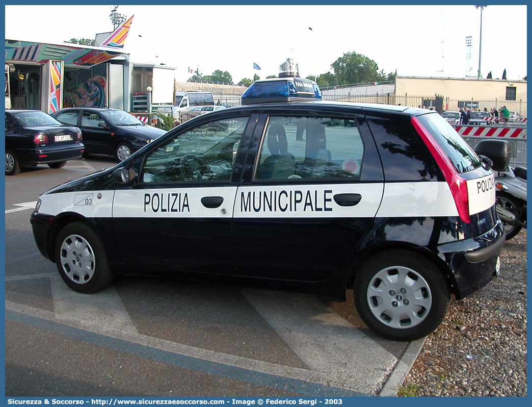 -
Polizia Municipale
Comune di Portogruaro
Fiat Punto II serie
Parole chiave: PL;PM;P.L.;P.M.;Polizia;Locale;Municipale;Portogruaro;Fiat;Punto;II serie