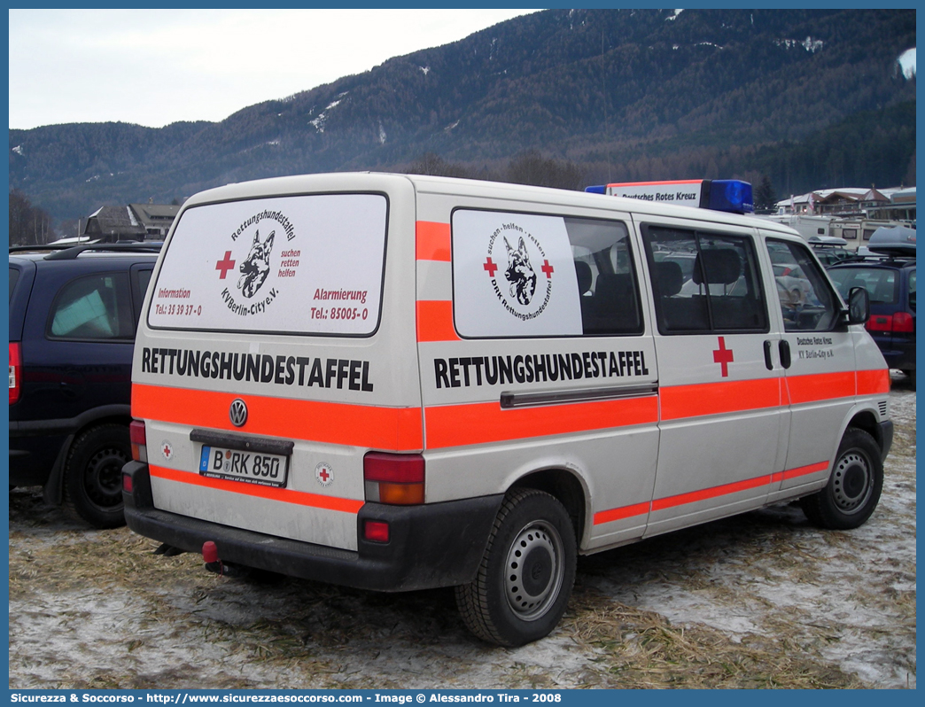 RK 850
Bundesrepublik Deutschland
Deutsches Rotes Kreuz
Volkswagen Transporter T4
Rettunghundestaffel
Parole chiave: Repubblica;Federale;Germania;Bundesrepublik;Deutschland;Deutsches;Rotes;Kreuz;Rettunghundestaffel;Volkswagen;Transporter;T4