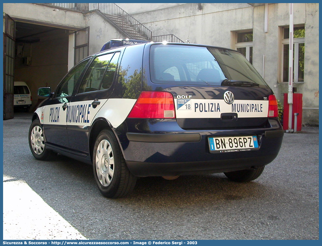 -
Polizia Municipale
Comune di Vicenza
Volkswagen Golf IV serie
Parole chiave: PL;P.L.;PM;P.M.;Polizia;Locale;Municipale;Vicenza;Volkswagen;Golf