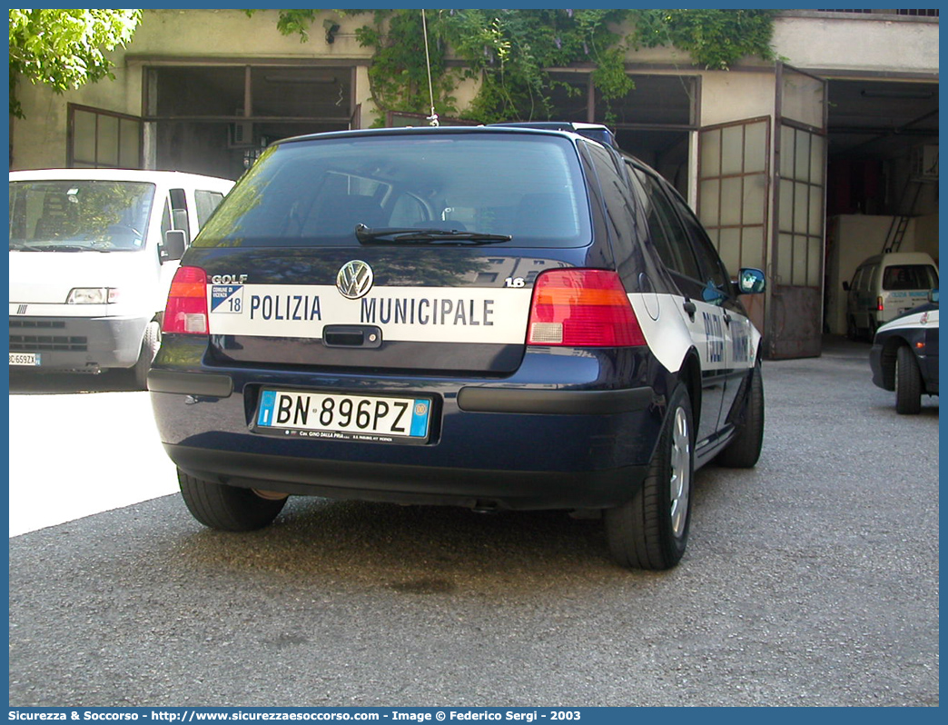 -
Polizia Municipale
Comune di Vicenza
Volkswagen Golf IV serie
Parole chiave: PL;P.L.;PM;P.M.;Polizia;Locale;Municipale;Vicenza;Volkswagen;Golf