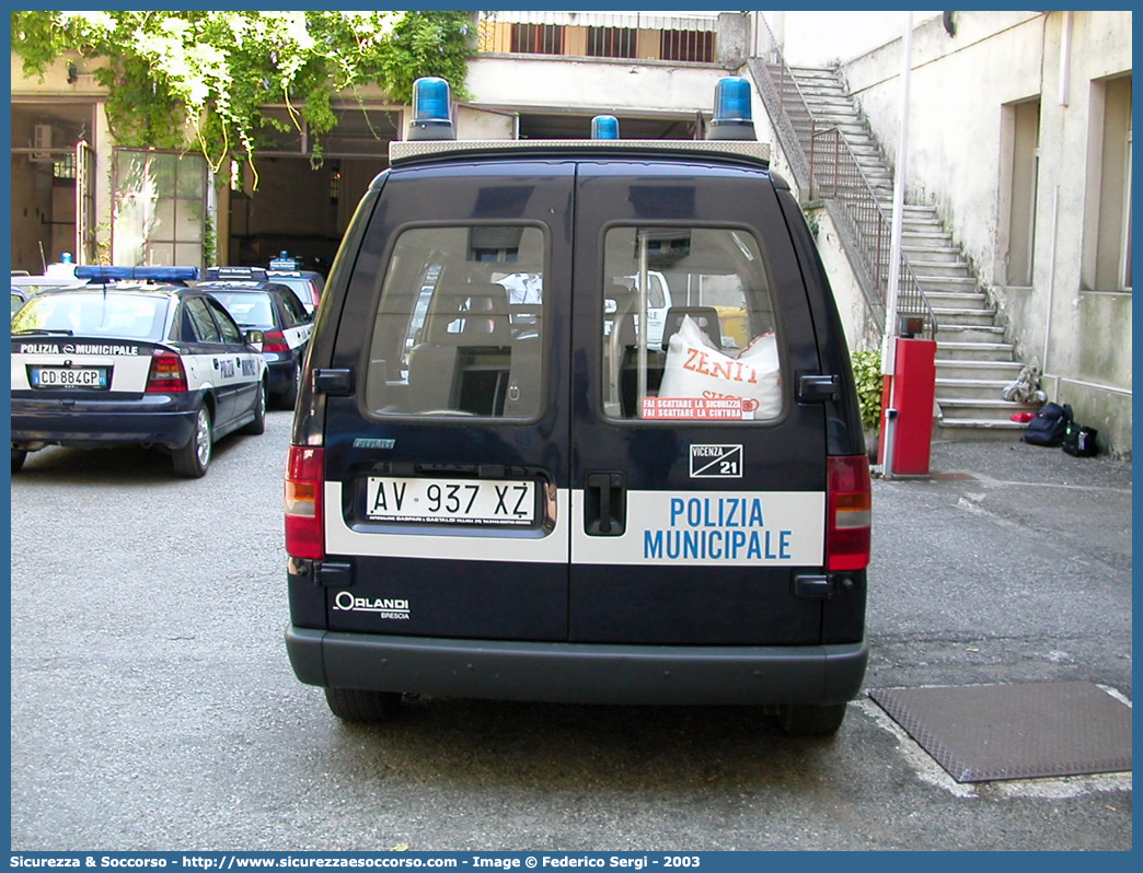 -
Polizia Municipale
Comune di Vicenza
Fiat Scudo I serie
Parole chiave: Polizia;Locale;Municipale;Vicenza;Fiat;Scudo