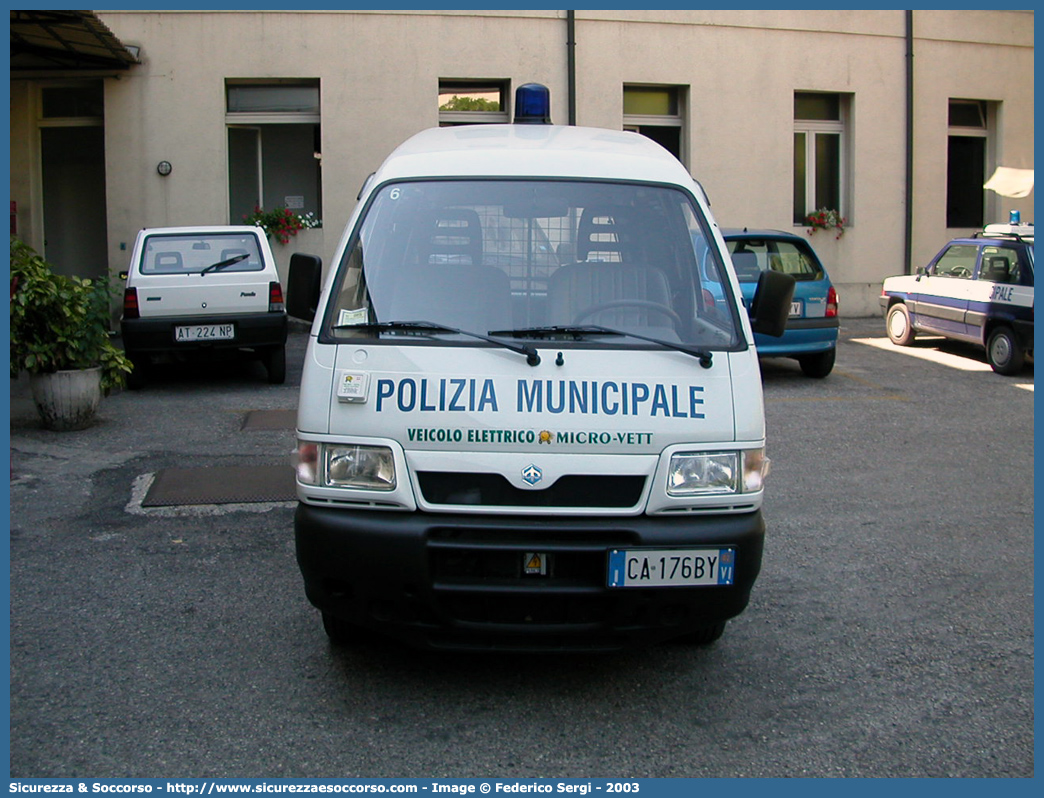 -
Polizia Municipale
Comune di Vicenza
Piaggio Porter II serie
Parole chiave: Polizia;Locale;Municipale;Vicenza;Piaggio;Porter