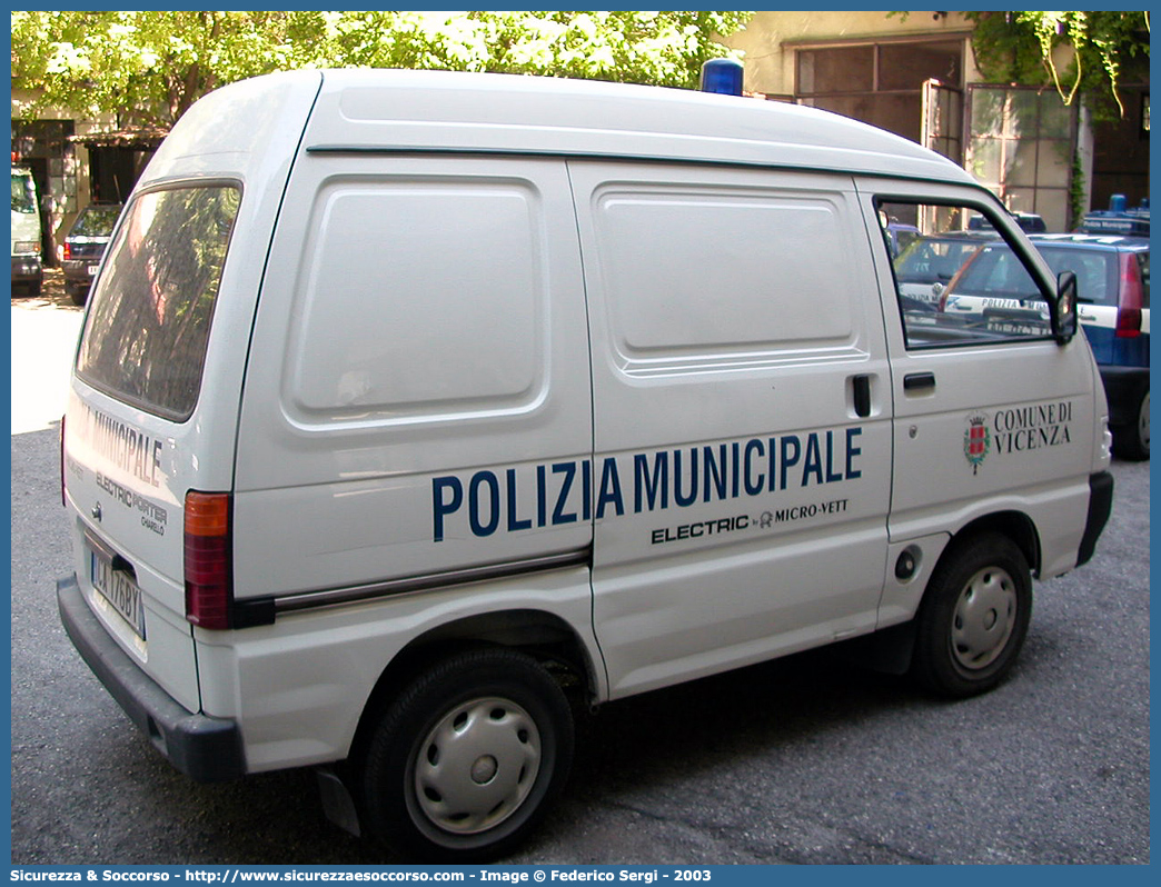 -
Polizia Municipale
Comune di Vicenza
Piaggio Porter II serie
Parole chiave: Polizia;Locale;Municipale;Vicenza;Piaggio;Porter