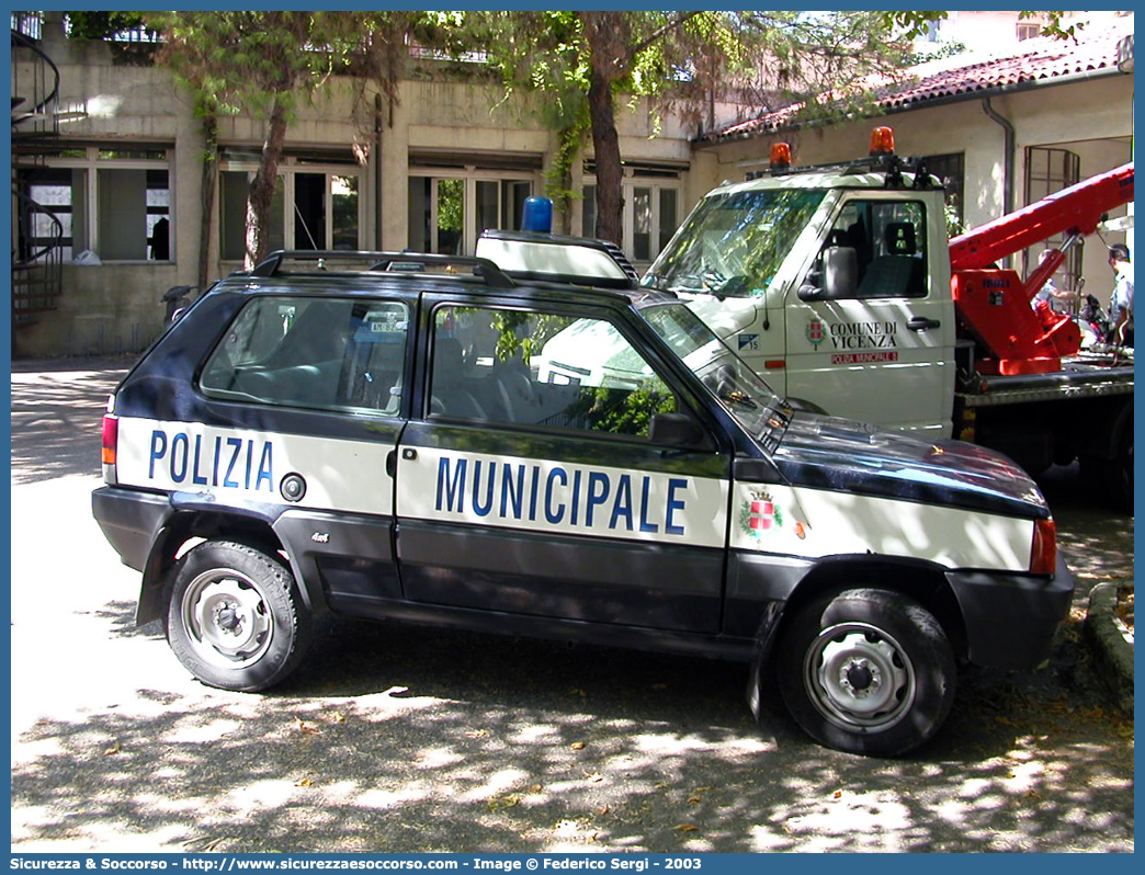 -
Polizia Municipale
Comune di Vicenza
Fiat Panda 4x4 II serie
Parole chiave: Polizia;Locale;Municipale;Vicenza;Fiat;Panda