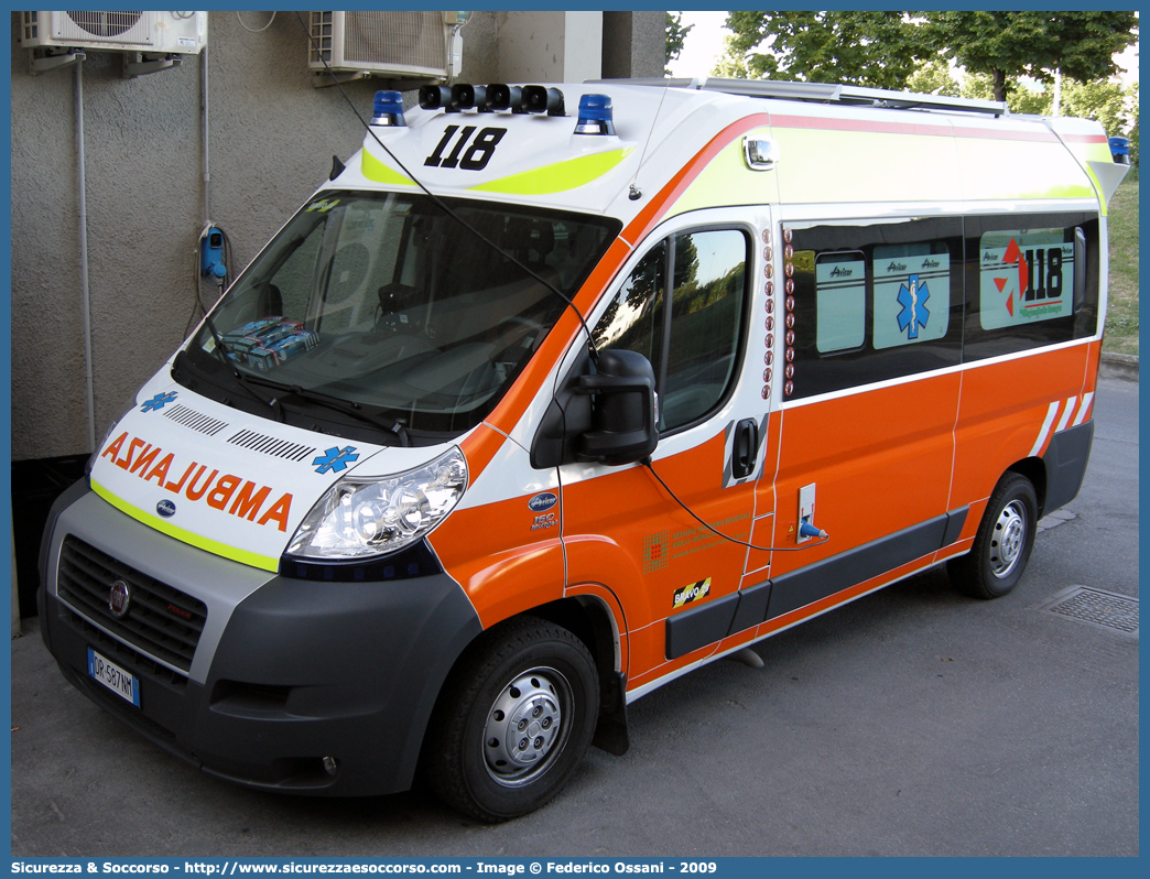 BRAVO 29
118 Romagna Soccorso
Ambito Territoriale di Rimini
Fiat Ducato III serie
Allestitore Aricar S.p.A.
Parole chiave: 118;Romagna;Soccorso;Rimini;Ambulanza;Fiat;Ducato;Aricar