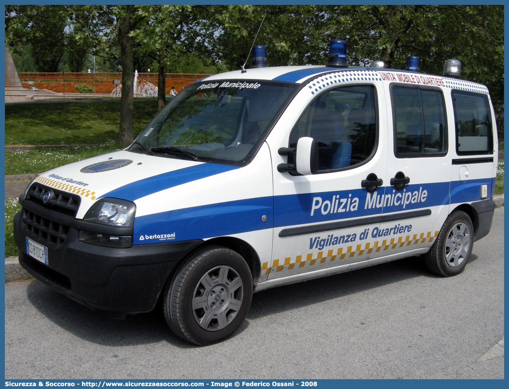 -
Polizia Municipale
Comune di Forlì
Nucleo Vigilanza di Quartiere
Fiat Doblò I serie
Allestitore Bertazzoni S.r.l.
(variante)
Parole chiave: PPolizia;Locale;Municipale;Forlì;Fiat;Doblò;Vigili;Vigilanza;Quartiere;Bertazzoni