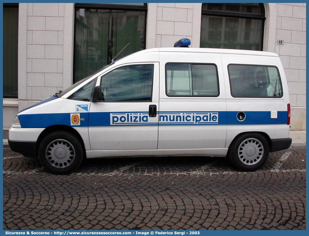 -
Polizia Municipale
Comune di Trieste
Fiat Scudo I serie
Allestitore Orlandi S.r.l.
Parole chiave: Polizia;Municipale;Locale;Trieste;Fiat;Scudo I serie;Orlandi