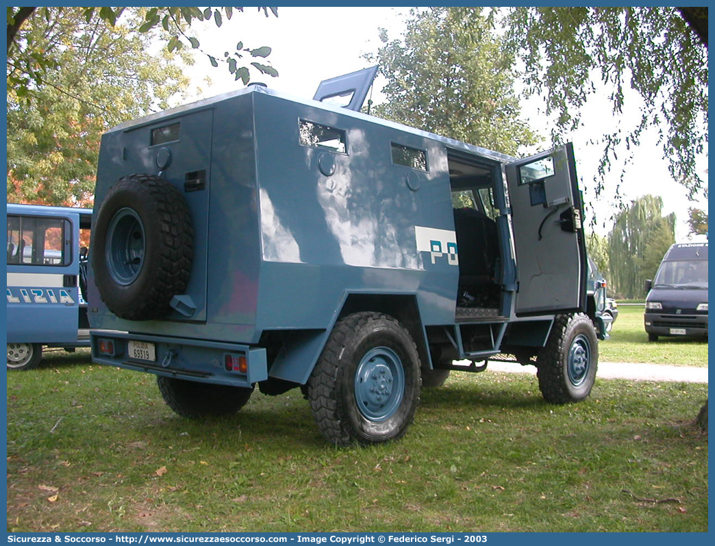 Polizia 69319
Polizia di Stato
Reparto Mobile
Iveco VM90 Blindato
Parole chiave: 69319;Polizia di Stato;Reparto Mobile;Ordine Pubblico;Iveco VM90 Blindato