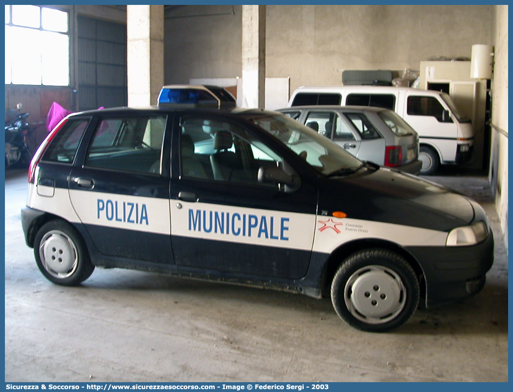 -
Polizia Municipale
Consorzio Padova Ovest
Fiat Punto I serie
Parole chiave: Polizia;Locale;Municipale;Padova Ovest;Cervarese Santa Croce;Mestrino;Rubano;Selvazzano Dentro;Veggiano;Fiat;Punto