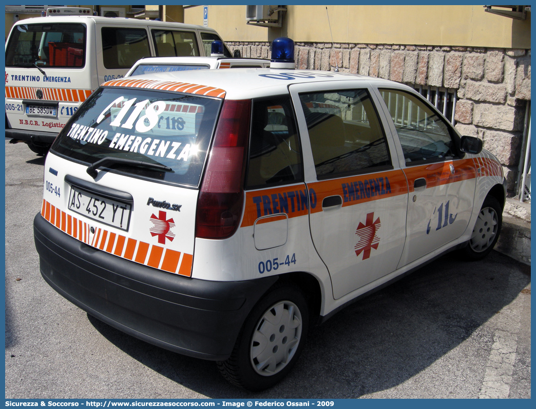 005-44
118 Trentino Emergenza
Fiat Punto I serie
Parole chiave: 118;Trentino;Emergenza;Trento;Fiat;Punto