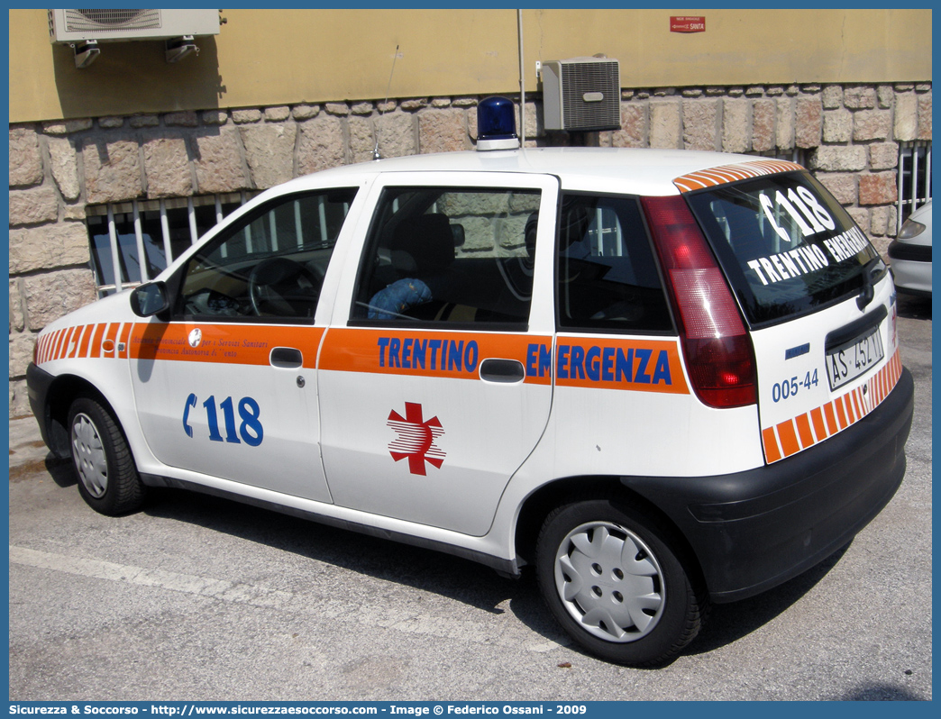 005-44
118 Trentino Emergenza
Fiat Punto I serie
Parole chiave: 118;Trentino;Emergenza;Trento;Fiat;Punto