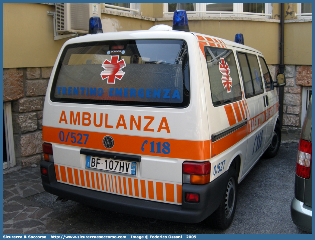 005-27
118 Trentino Emergenza
Volkswagen Transporter T4 restyling
Parole chiave: 118;Trento;Trentino;Emergenza;Ambulanza;Volkswagen;Transporter;T4