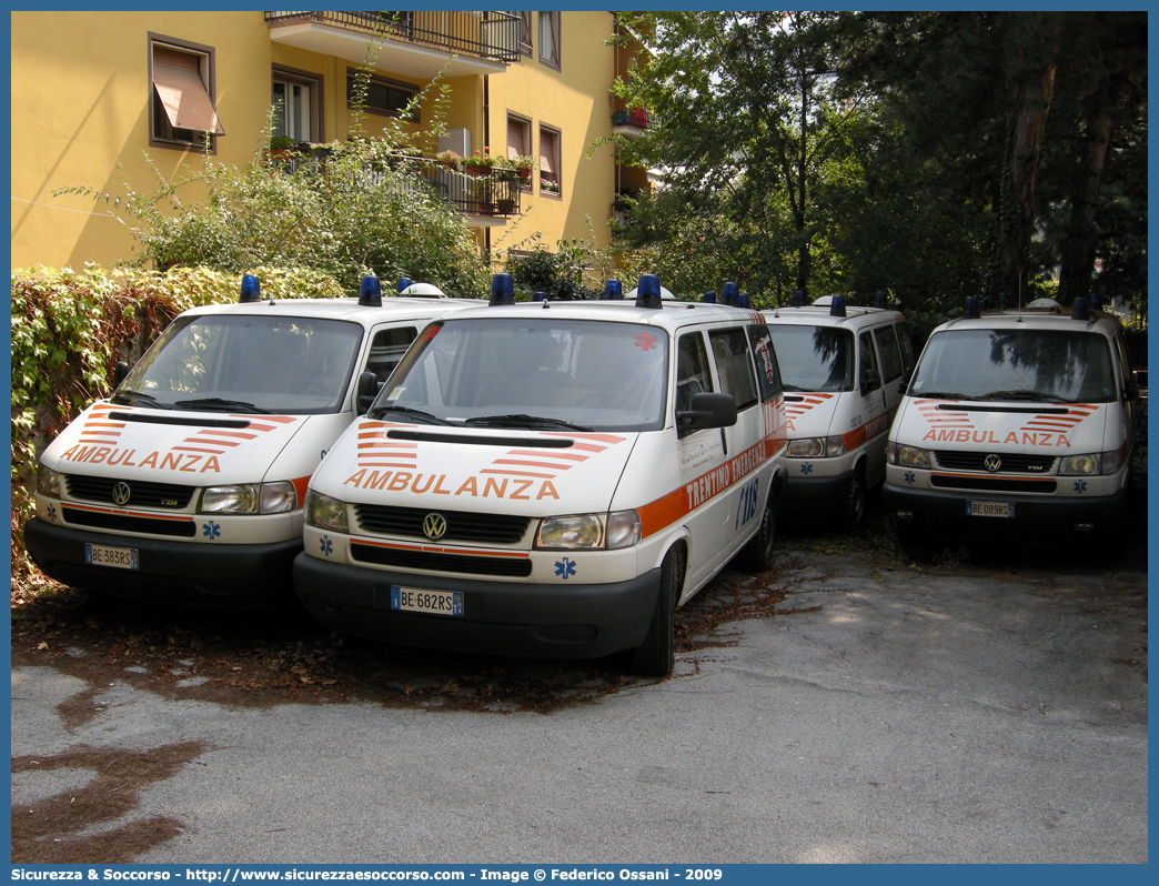 004-33
118 Trentino Emergenza
Volkswagen Transporter T4 restyling
Parole chiave: 118;Trentino;Emergenza;Trento;Ambulanza;Volkswagen;Transporter;T4