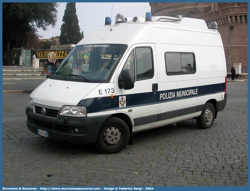 -
Polizia Municipale
Comune di Roma
Fiat Ducato II serie restyling
Allestitore Elevox S.r.l.
Parole chiave: Polizia;Locale;Municipale;Roma;Fiat;Ducato;Elevox