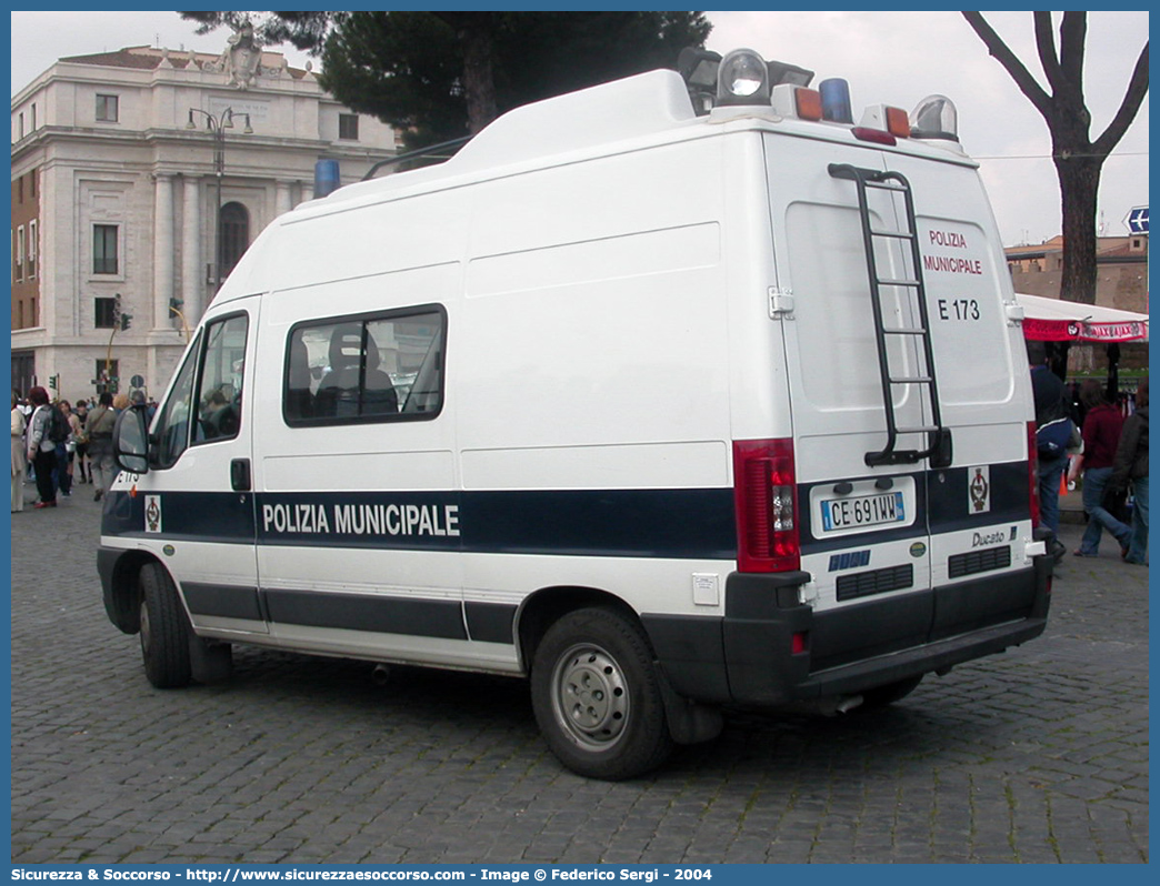 -
Polizia Municipale
Comune di Roma
Fiat Ducato II serie restyling
Allestitore Elevox S.r.l.
Parole chiave: Polizia;Locale;Municipale;Roma;Fiat;Ducato;Elevox