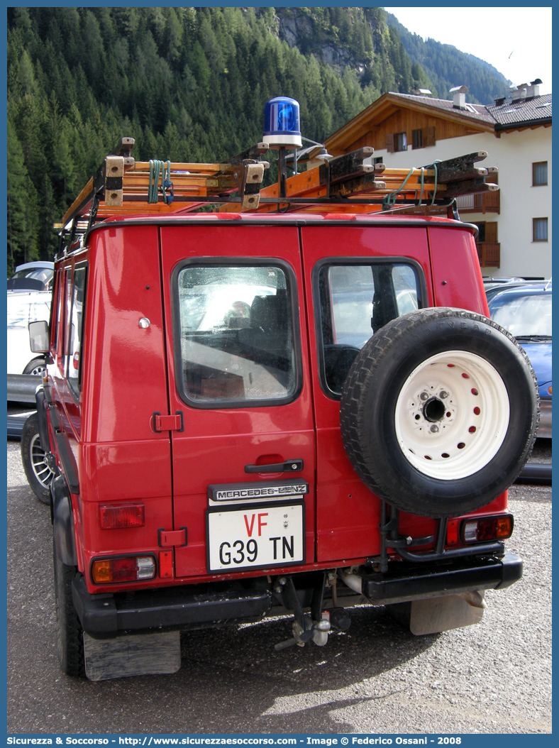 VF G39TN
Corpo Vigili del Fuoco Volontari Campitello di Fassa
Mercedes Benz Classe G Wagon I serie
Parole chiave: VF;V.F.;Vigili del Fuoco;Vigili;Fuoco;Volontari;Campitello di Fassa;Mercedes Benz;Classe G Wagon I serie;G39TN