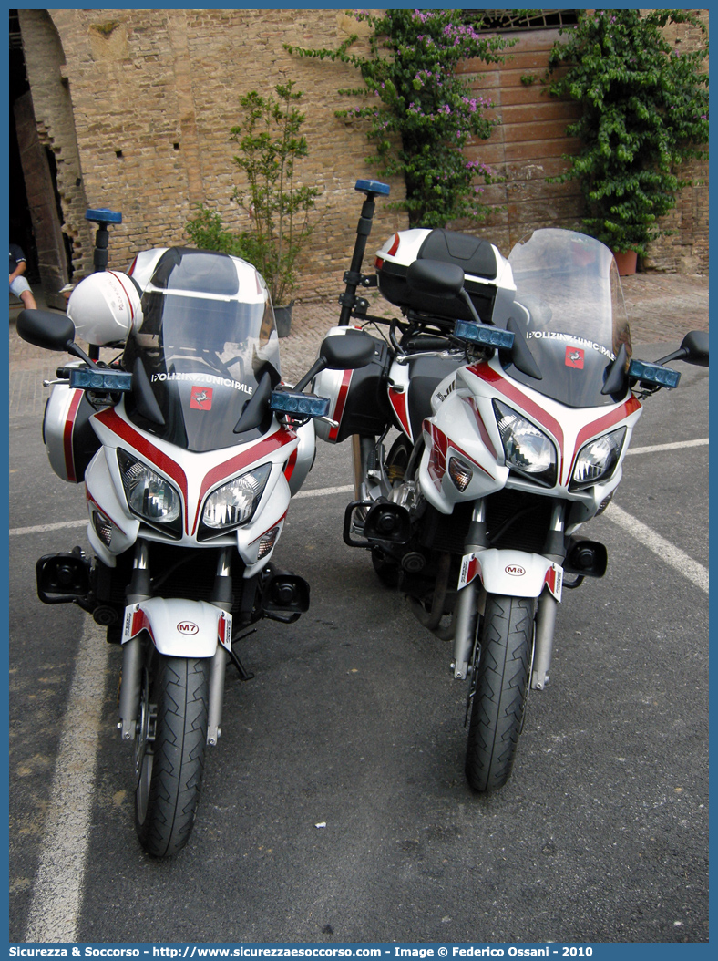 Polizia Locale YA00832
Polizia Municipale
Comune di Siena
Honda CBF1000
Parole chiave: Polizia;Locale;Municipale;Siena;Honda;CBF;YA00832