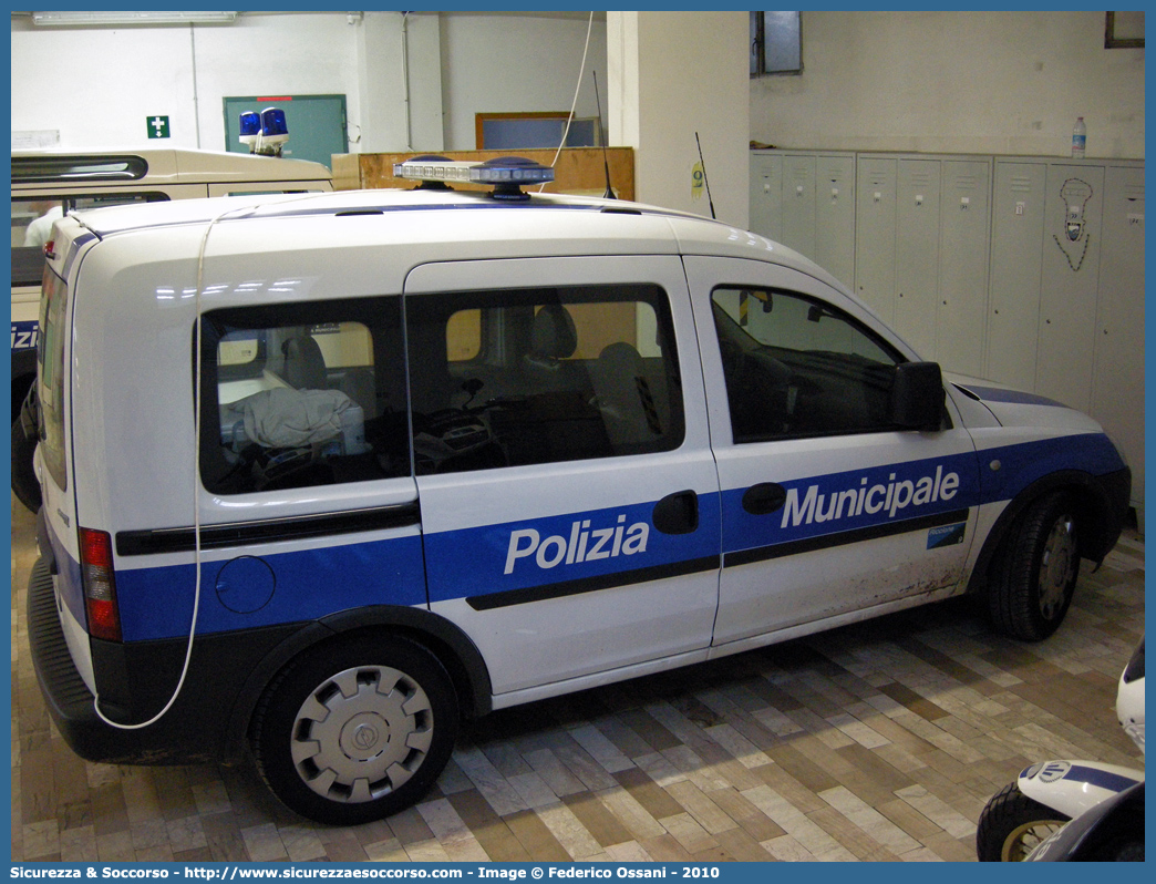 -
Polizia Municipale
Comune di Riccione
Opel Combo III serie
Parole chiave: Polizia;Municipale;Locale;Riccione;Opel;Combo