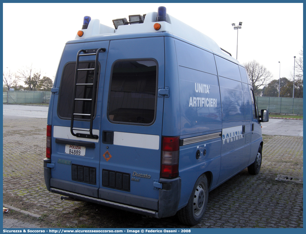 Polizia B4889
Polizia di Stato
Artificieri Antisabotaggio
Fiat Ducato II serie
(II variante)
Parole chiave: B4889;PS;P.S.;Polizia;Stato;Polizia di Stato;Artificieri;Antisabotaggio;Fiat;Ducato