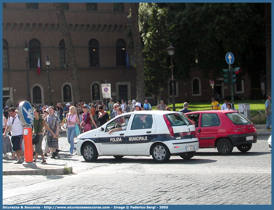 -
Polizia Municipale
Comune di Roma
Fiat Punto III serie
Parole chiave: Polizia;Locale;Municipale;Roma;Fiat;Punto