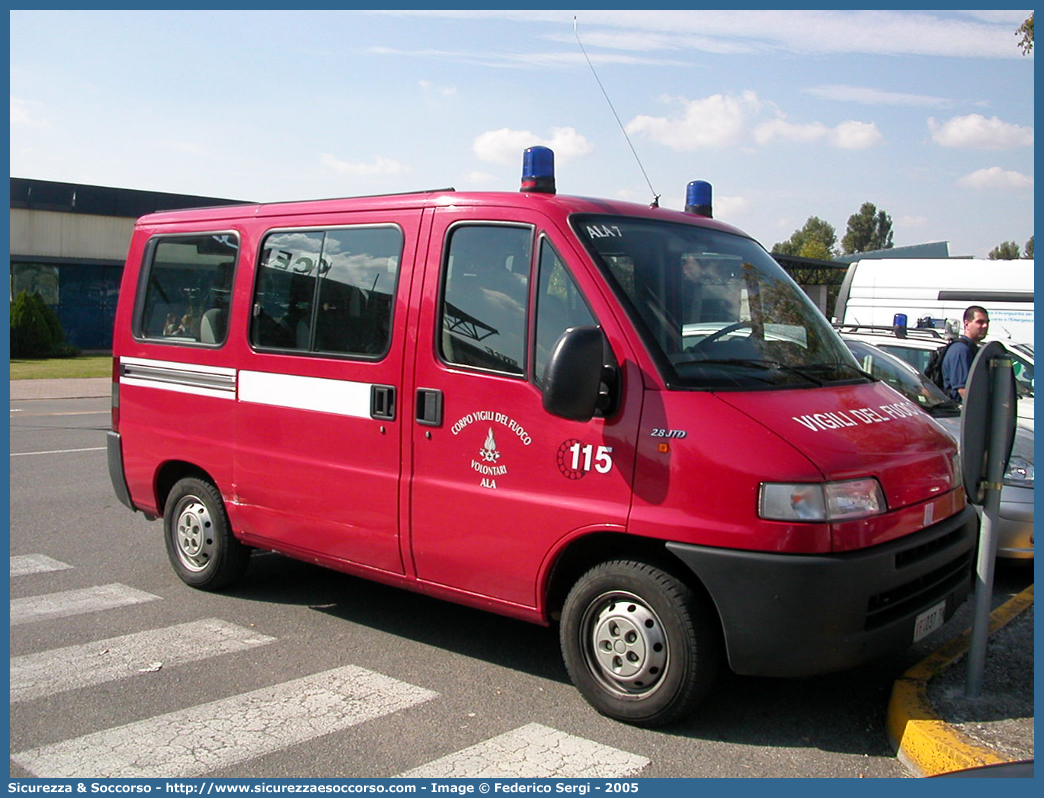 VF D37TN
Corpo Vigili del Fuoco Volontari Ala
Fiat Ducato II serie
Parole chiave: VF;V.F.;Vigili;del;Fuoco;Corpo;Volontari;Ala;Fiat;Ducato