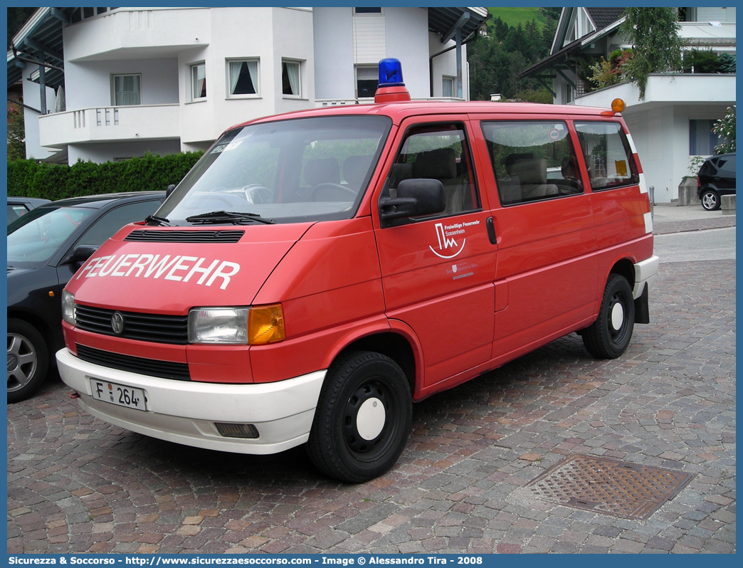 -
Bundesrepublik Deutschland
Freiwillige Feuerwehr Sossenheim
Volkswagen Transporter T4
Parole chiave: Bundesrepublik;Deutschland;Freiwillige;Feuerwehr;Sossenheim;Volkswagen;Transporter;T4