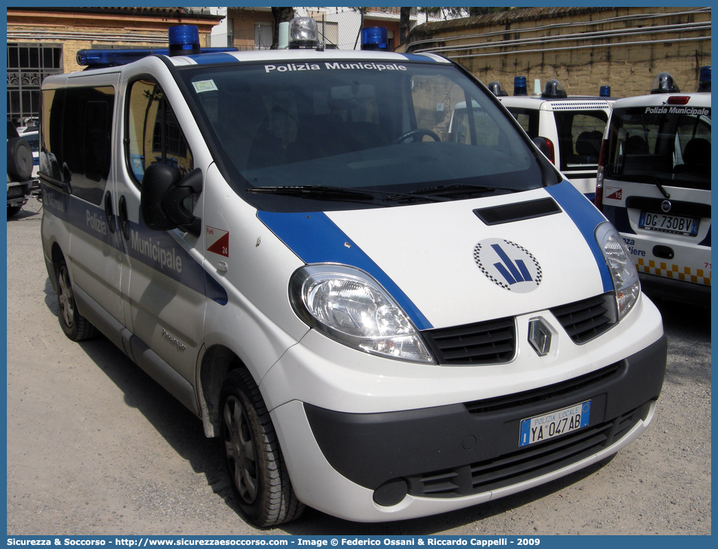 Polizia Locale YA047AB
Polizia Municipale
Comune di Forlì
Nucleo Infortunistica
Renault Trafic III serie
Allestitore Focaccia Group S.r.l.
Parole chiave: Polizia;Locale;Municipale;Forlì;Renault;Trafic;Infortunistica;Focaccia