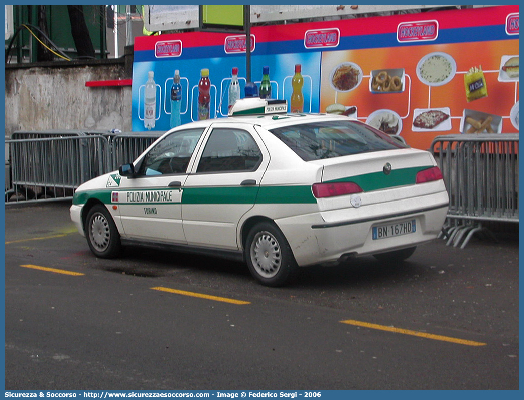 -
Polizia Municipale
Comune di Torino
Alfa Romeo 146 II serie
Parole chiave: PL;P.L.;PM;P.M.;Polizia;Locale;Municipale;Torino;Alfa Romeo;146