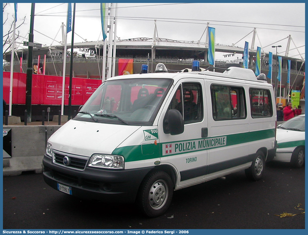 -
Polizia Municipale
Comune di Torino
Fiat Ducato II serie restyling
Allestitore Elevox S.r.l.
Parole chiave: PL;P.L.;PM;P.M.;Polizia;Locale;Municipale;Torino;Fiat;Ducato;Elevox