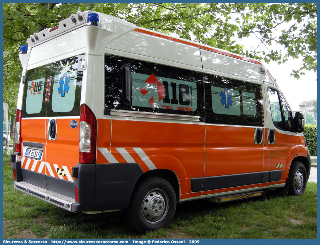 FO 09
118 Romagna Soccorso
Ambito Territoriale di Forlì
Fiat Ducato III serie
Allestitore Aricar S.p.A.
Parole chiave: 118;Romagna;Soccorso;Forlì;Ambulanza;Fiat;Ducato;Aricar