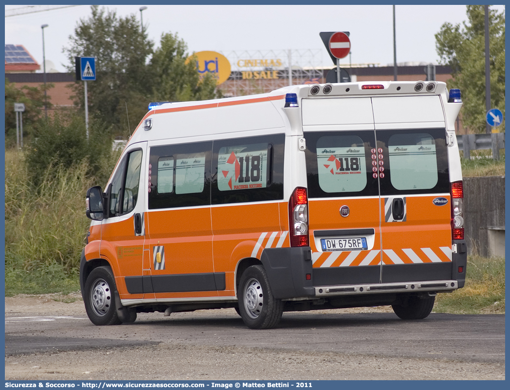 -
118 Piacenza Soccorso
Fiat Ducato III serie
Allestitore Aricar S.p.A.
Parole chiave: 118;Piacenza;Soccorso;Ambulanza;Fiat;Ducato;Aricar