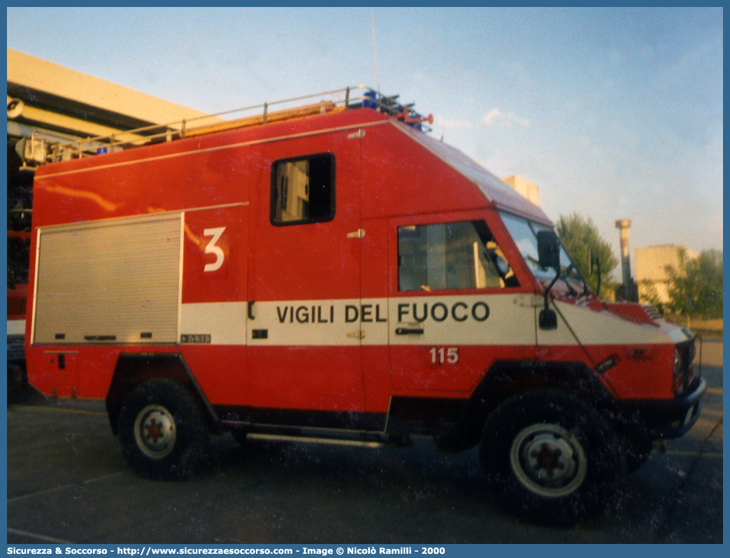 -
Corpo Nazionale Vigili del Fuoco
Nucleo Aeroportuale
Iveco 40.10WM
Allestitore Baribbi S.p.A.
Parole chiave: Corpo;Nazionale;Vigili del Fuoco;Vigili;Fuoco;Iveco;40.10WM;40.10 WM;VM90;VM 90;Aeroportuale