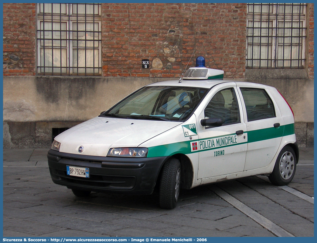 -
Polizia Municipale
Comune di Torino
Fiat Punto II serie
Parole chiave: PL;P.L.;PM;P.M.;Polizia;Locale;Municipale;Torino;Fiat;Punto