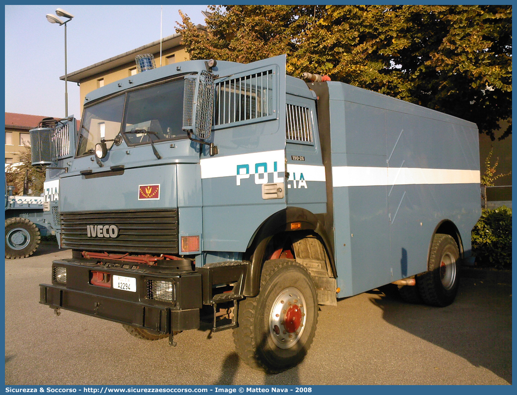 Polizia A2294
Polizia di Stato
Reparto Mobile
Iveco 190-26
Parole chiave: A2294;Polizia di Stato;Reparto Mobile;Ordine Pubblico;Iveco 190-26;Idrante