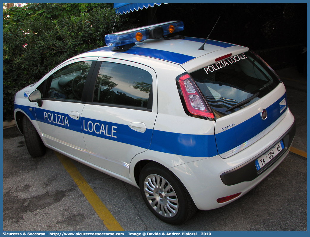 Polizia Locale YA099AD
Polizia Locale
Comune di Dolcedo
Fiat Punto Evo
Allestitore Bertazzoni S.r.l.
Parole chiave: Polizia;Municipale;Locale;Dolcedo;Fiat;Punto;Evo;Bertazzoni;YA099AD;YA 099 AD