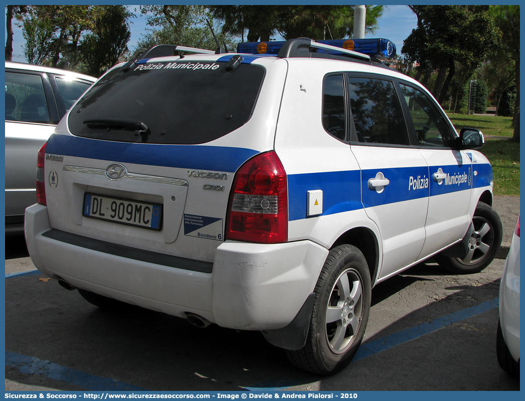 -
Polizia Municipale
Comune di Bondeno
Hyundai Tucson I serie
Allestitore Focaccia Group S.r.l.
Parole chiave: Polizia;Municipale;Locale;Bondeno;Hyundai;Tucson;Focaccia